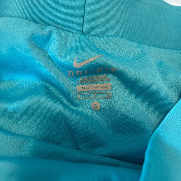 Nike Women's Aqua Shorts Size Small - Picture 5 of 5